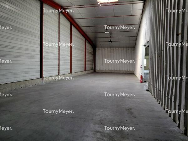A LOUER BORDEAUX NORD-BÂTIMENT D'ACTIVITES DE 1 750 M² TERRAIN PRIVATIF