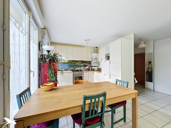 Appartement 265 000 € Bron 3 p 69,8 m² DPE D