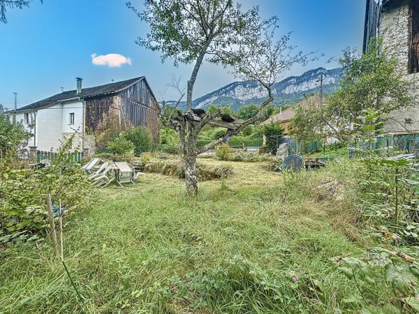 Rare, Terrain constructible de 260 m², emplacement privilégié sur les côteaux de St Laurent du Pont