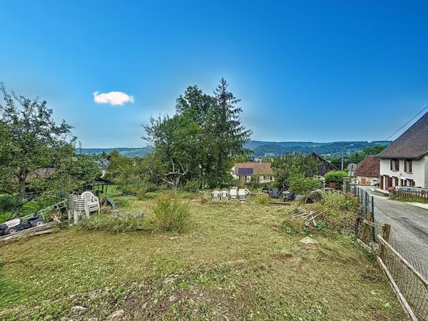 Rare, Terrain constructible de 260 m², emplacement privilégié sur les côteaux de St Laurent du Pont