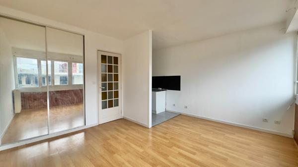 STUDIO 25,23 m² À JUVISY-SUR-ORGE, CENTRE-VILLE AVEC PARKING PRIVATIF