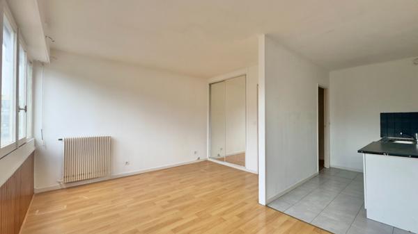 STUDIO 25,23 m² À JUVISY-SUR-ORGE, CENTRE-VILLE AVEC PARKING PRIVATIF