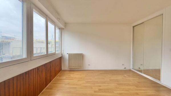 STUDIO 25,23 m² À JUVISY-SUR-ORGE, CENTRE-VILLE AVEC PARKING PRIVATIF