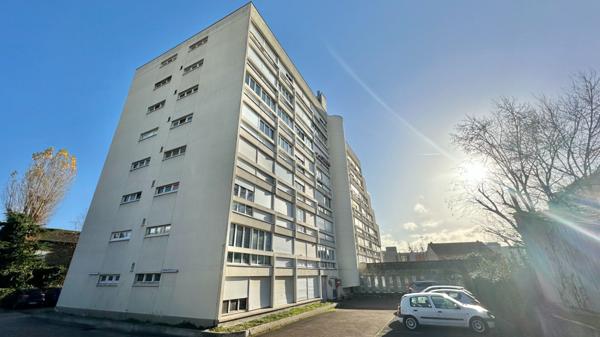 STUDIO 25,23 m² À JUVISY-SUR-ORGE, CENTRE-VILLE AVEC PARKING PRIVATIF