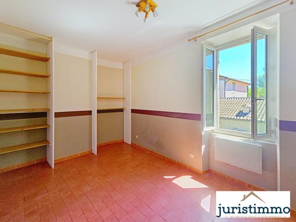 Orange (84100) À vendre – Maison de ville avec garage et cour – Proche lycée de l'Arc à Orange
