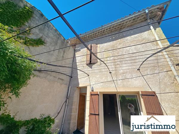 Orange (84100) À vendre – Maison de ville avec garage et cour – Proche lycée de l'Arc à Orange
