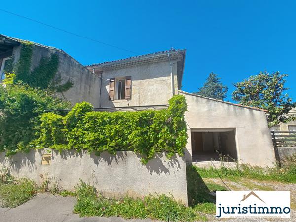 Orange (84100) À vendre – Maison de ville avec garage et cour – Proche lycée de l'Arc à Orange