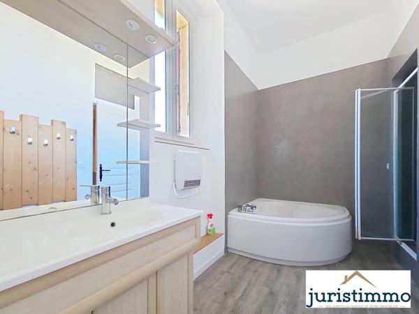 Orange (84100) À vendre – Maison de ville avec garage et cour – Proche lycée de l'Arc à Orange