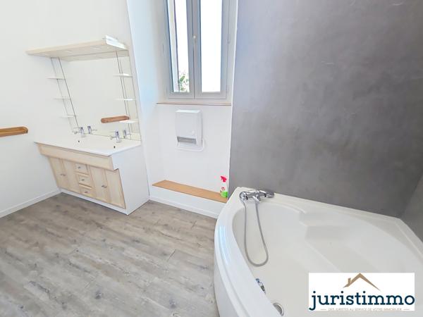 Orange (84100) À vendre – Maison de ville avec garage et cour – Proche lycée de l'Arc à Orange