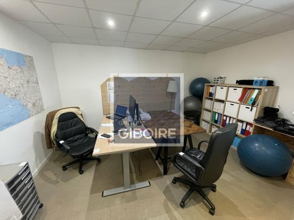 Local d'activites 260 m² à louer ACIGNE (réf : 35.6696)