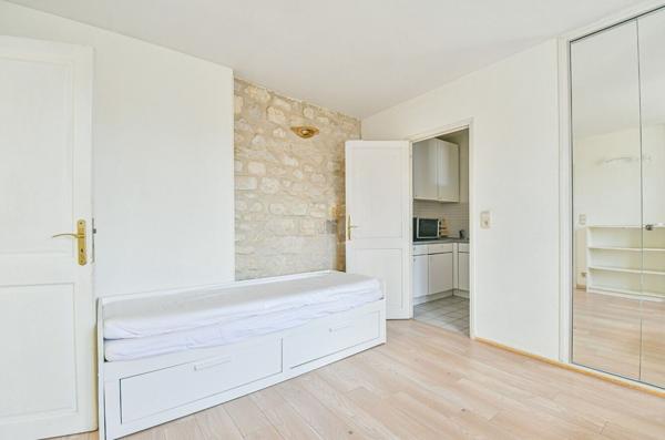 Rue Cler! Idéal pied-à-terre ou 1er achat: studio avec coin bureau 23.5 m2