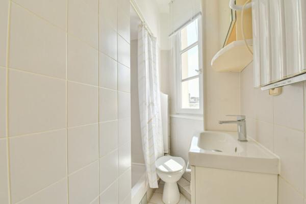 Rue Cler! Idéal pied-à-terre ou 1er achat: studio avec coin bureau 23.5 m2