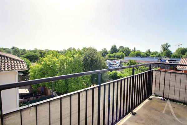 Appartement 3 pièce(s) Balcon et parking
