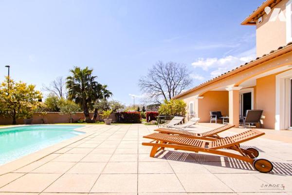 Maison T5 avec garage et piscine à Puget Ville 