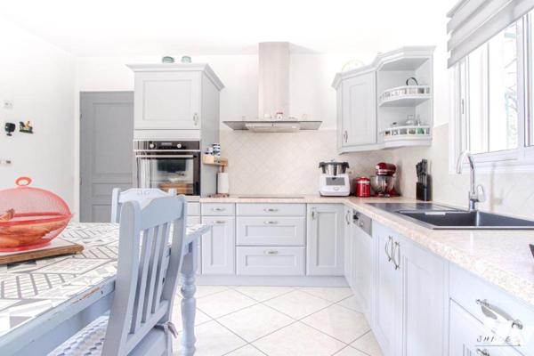 Maison T5 avec garage et piscine à Puget Ville 