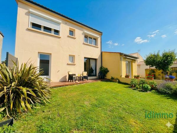 BELLE MAISON EN BON ETAT GENERAL DE 80 M2 SUR UN TERRAIN CLOS DE 159 M2. CENTRE BOURG A 5 MN DE CHATELAILLON P Châtelaillon-Plage (17340)