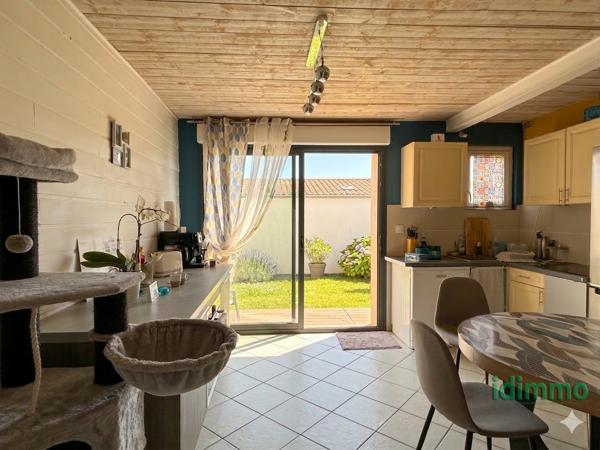 BELLE MAISON EN BON ETAT GENERAL DE 80 M2 SUR UN TERRAIN CLOS DE 159 M2. CENTRE BOURG A 5 MN DE CHATELAILLON P Châtelaillon-Plage (17340)