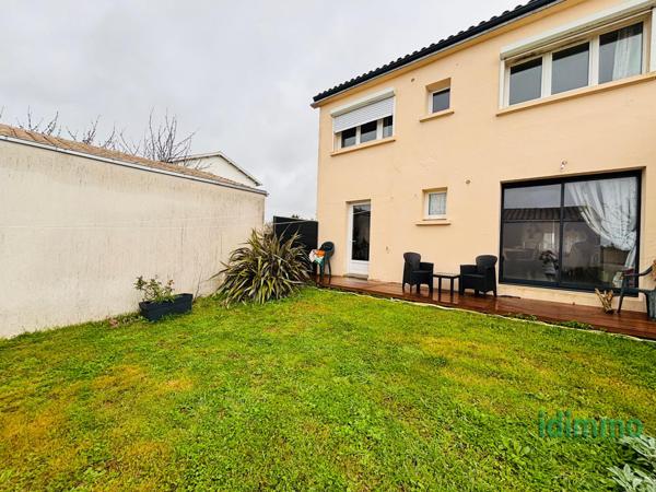 BELLE MAISON EN BON ETAT GENERAL DE 80 M2 SUR UN TERRAIN CLOS DE 159 M2. CENTRE BOURG A 5 MN DE CHATELAILLON P Châtelaillon-Plage (17340)