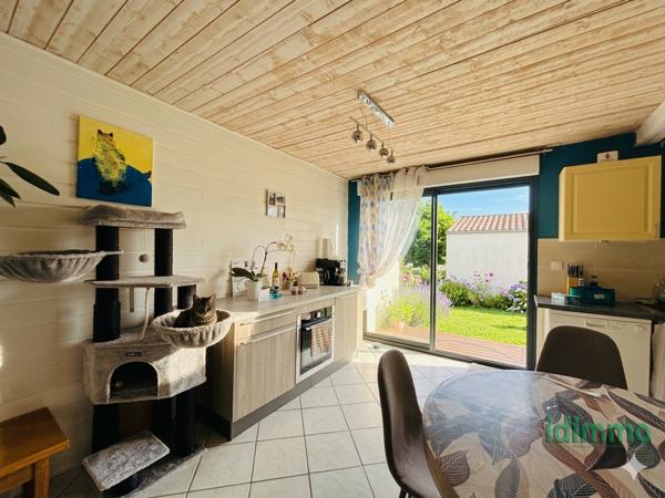 BELLE MAISON EN BON ETAT GENERAL DE 80 M2 SUR UN TERRAIN CLOS DE 159 M2. CENTRE BOURG A 5 MN DE CHATELAILLON P Châtelaillon-Plage (17340)
