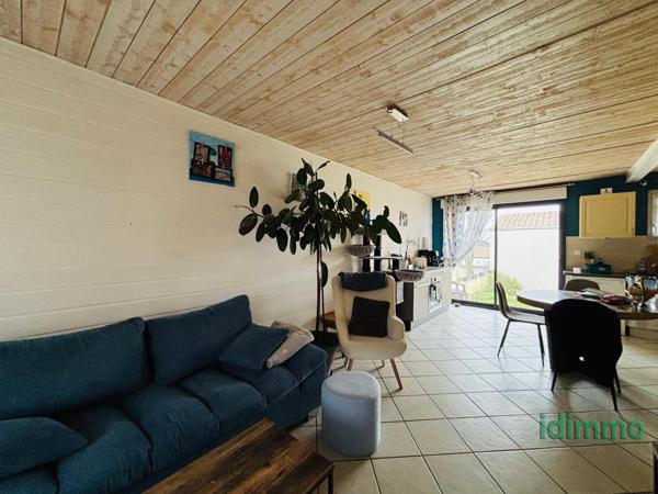 BELLE MAISON EN BON ETAT GENERAL DE 80 M2 SUR UN TERRAIN CLOS DE 159 M2. CENTRE BOURG A 5 MN DE CHATELAILLON P Châtelaillon-Plage (17340)