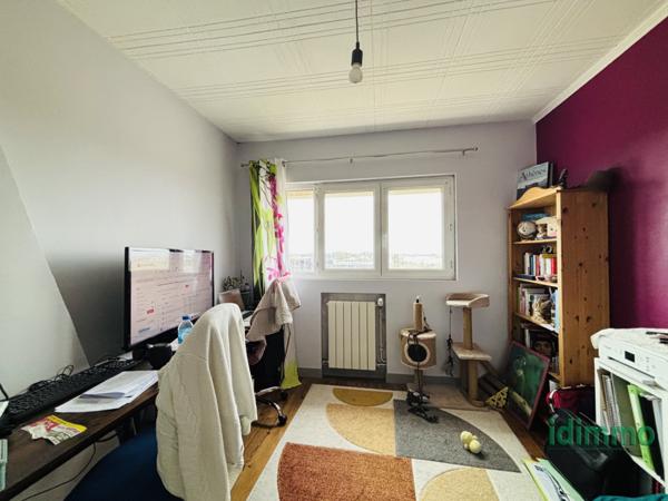 BELLE MAISON EN BON ETAT GENERAL DE 80 M2 SUR UN TERRAIN CLOS DE 159 M2. CENTRE BOURG A 5 MN DE CHATELAILLON P Châtelaillon-Plage (17340)