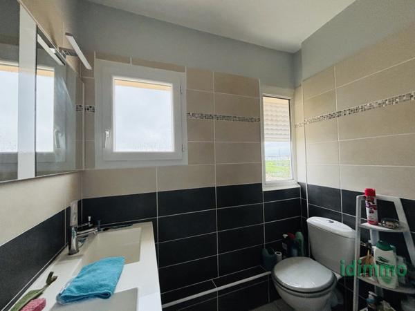 BELLE MAISON EN BON ETAT GENERAL DE 80 M2 SUR UN TERRAIN CLOS DE 159 M2. CENTRE BOURG A 5 MN DE CHATELAILLON P Châtelaillon-Plage (17340)