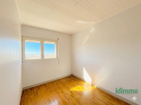 BELLE MAISON EN BON ETAT GENERAL DE 80 M2 SUR UN TERRAIN CLOS DE 159 M2. CENTRE BOURG A 5 MN DE CHATELAILLON P Châtelaillon-Plage (17340)