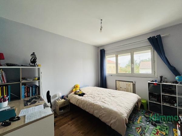BELLE MAISON EN BON ETAT GENERAL DE 80 M2 SUR UN TERRAIN CLOS DE 159 M2. CENTRE BOURG A 5 MN DE CHATELAILLON P Châtelaillon-Plage (17340)