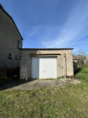 A l'entrée de BRAM, proche route départementale, pavillon T5 avec garage sur 700 m2 de jardin  Bram (11150)