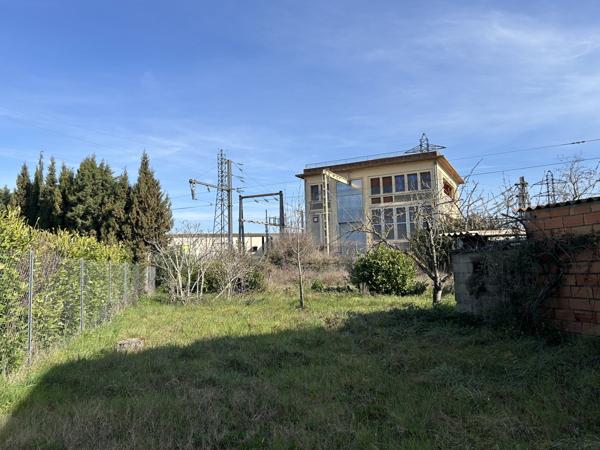 A l'entrée de BRAM, proche route départementale, pavillon T5 avec garage sur 700 m2 de jardin  Bram (11150)