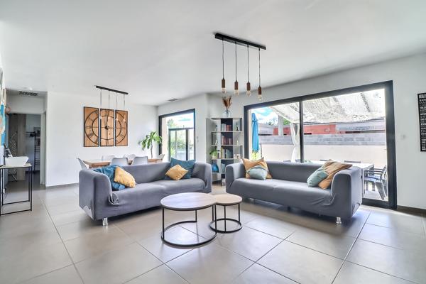 Maison
         4 pièces
        - 86 m² Exclusivité 299 000 € *