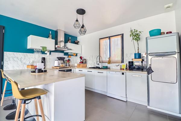 Maison
         4 pièces
        - 86 m² Exclusivité 299 000 € *
