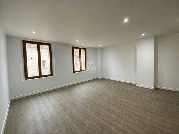 Maison de ville 3 pièces à louer à Auvers-sur-Oise, 70,93 m² (loi Carrez) 90 m² au sol Loyer 1 350 €/mois **  - Référence  MG11260