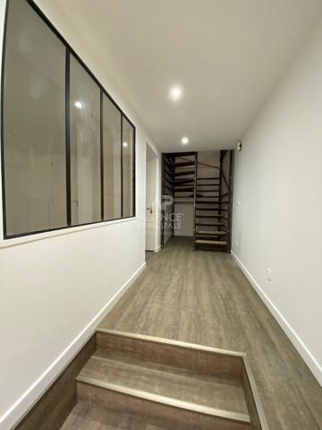 Maison de ville 3 pièces à louer à Auvers-sur-Oise, 70,93 m² (loi Carrez) 90 m² au sol Loyer 1 350 €/mois **  - Référence  MG11260