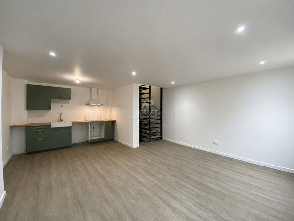 Maison de ville 3 pièces à louer à Auvers-sur-Oise, 70,93 m² (loi Carrez) 90 m² au sol Loyer 1 350 €/mois **  - Référence  MG11260