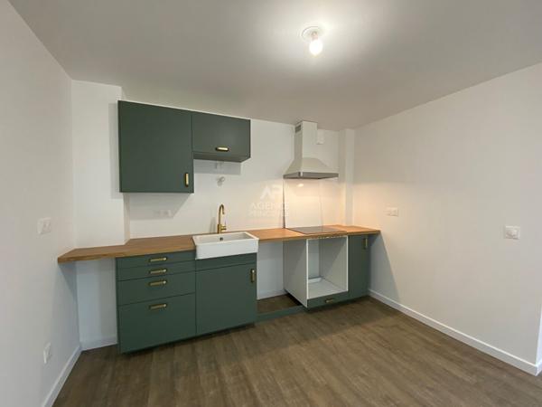 Maison de ville 3 pièces à louer à Auvers-sur-Oise, 70,93 m² (loi Carrez) 90 m² au sol Loyer 1 350 €/mois **  - Référence  MG11260