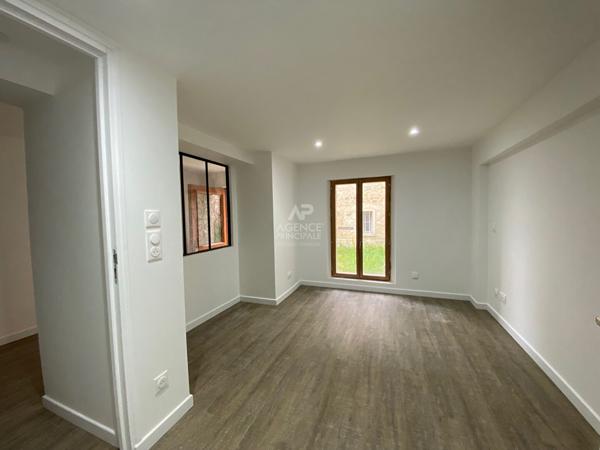 Maison de ville 3 pièces à louer à Auvers-sur-Oise, 70,93 m² (loi Carrez) 90 m² au sol Loyer 1 350 €/mois **  - Référence  MG11260