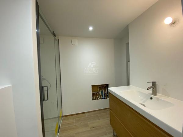 Maison de ville 3 pièces à louer à Auvers-sur-Oise, 70,93 m² (loi Carrez) 90 m² au sol Loyer 1 350 €/mois **  - Référence  MG11260