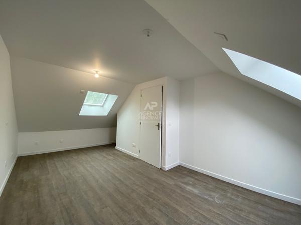 Maison de ville 3 pièces à louer à Auvers-sur-Oise, 70,93 m² (loi Carrez) 90 m² au sol Loyer 1 350 €/mois **  - Référence  MG11260