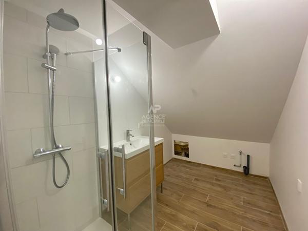 Maison de ville 3 pièces à louer à Auvers-sur-Oise, 70,93 m² (loi Carrez) 90 m² au sol Loyer 1 350 €/mois **  - Référence  MG11260