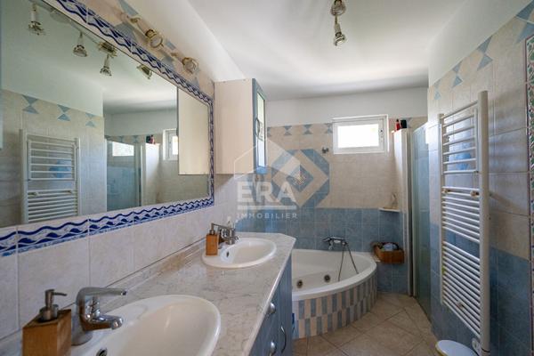 Maison Bouc Bel Air 138 m2 avec un sous sol d'environ 200 m2