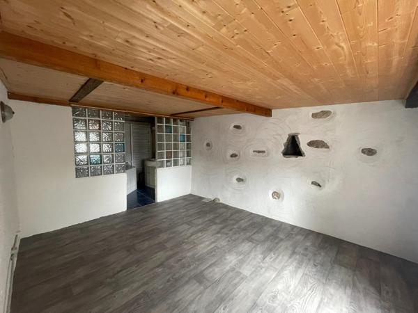 Authentique maison de pierres à restaurer