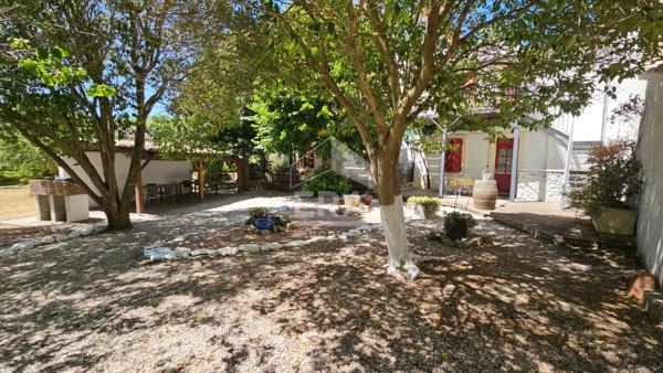 Propriété avec six gîtes, piscine et spa, axe Limoux/Carcassonne