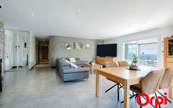 Maison à vendre    5 pièces •  Chamagnieu