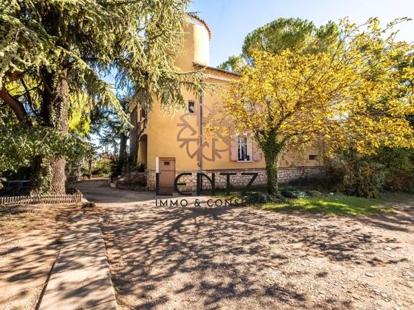 Maison ancienne classée de 220 m² – Centre-ville de Manosque