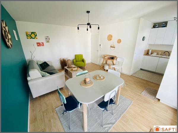 CAUDERAN LIMITE MÉRIGNAC / T2 LUMINEUX / RÉSIDENCE VERDOYANTE 2006 /  BALCON / 1 PLACE DE PARKING EN SOUS SOL.