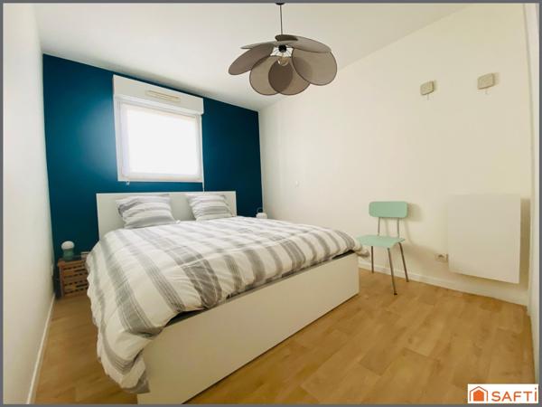 CAUDERAN LIMITE MÉRIGNAC / T2 LUMINEUX / RÉSIDENCE VERDOYANTE 2006 /  BALCON / 1 PLACE DE PARKING EN SOUS SOL.