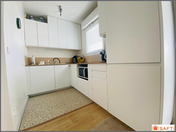 CAUDERAN LIMITE MÉRIGNAC / T2 LUMINEUX / RÉSIDENCE VERDOYANTE 2006 /  BALCON / 1 PLACE DE PARKING EN SOUS SOL.