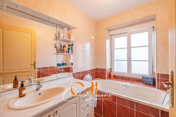 Belle maison familiale lumineuse, au calme et proche du centre. Nouveauté !