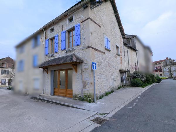 Immeuble rénové avec appartement duplex et local – centre Limogne-en-Quercy